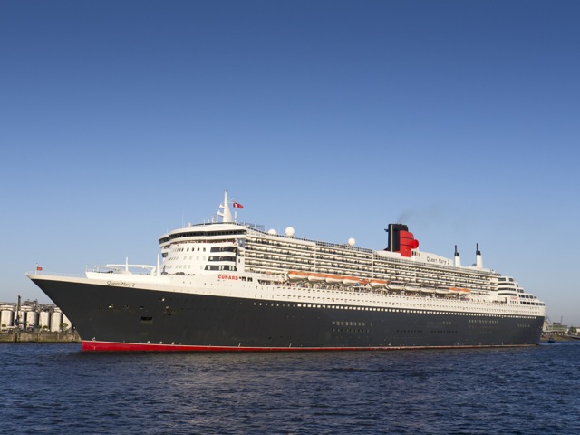 Queen Mary 2 in Hamburg